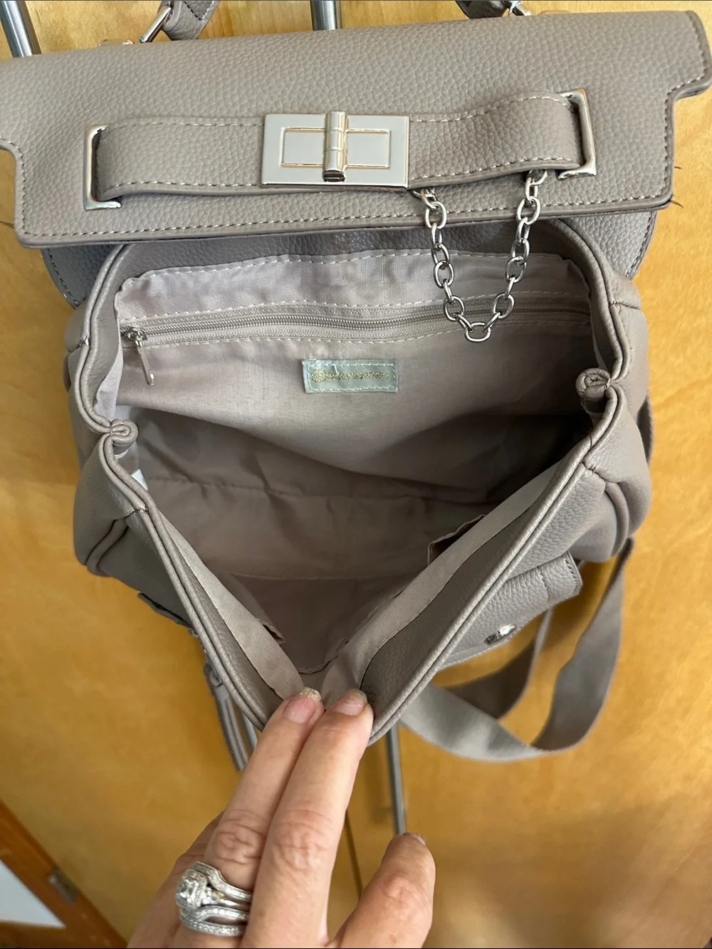 Daisy fuentes bag $98 retail brand new so so cute
